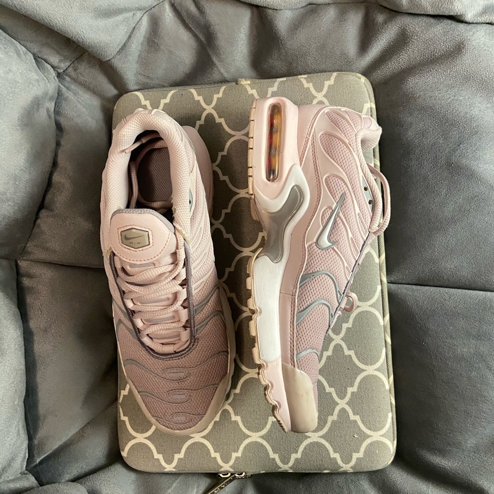 Nike Air Max Plus GS ‘Barely Rose’ (sz 6Y) - Picture 7 of 15